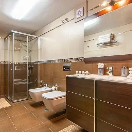 Torriani With Heated Pool Ph11 别墅 *