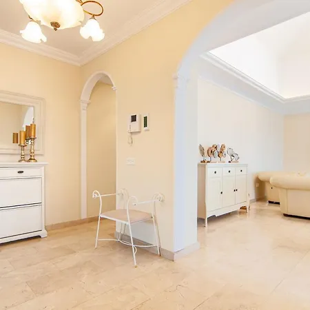 Villa Torriani With Heated Pool Ph11