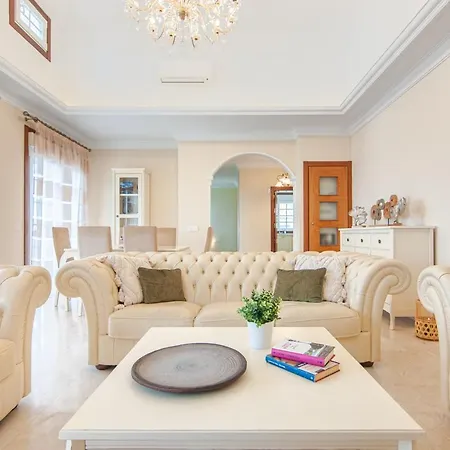 Torriani With Heated Pool Ph11 Вилла