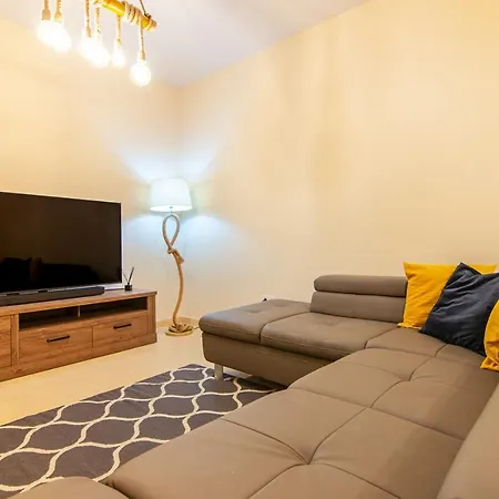 Torriani With Heated Pool Ph11 Вилла *