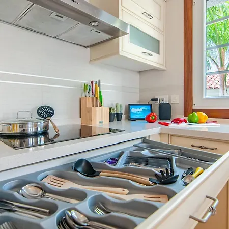 Torriani With Heated Pool Ph11 *