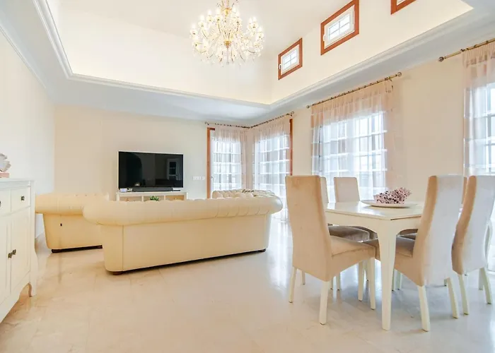 Villa Torriani With Heated Pool Ph11