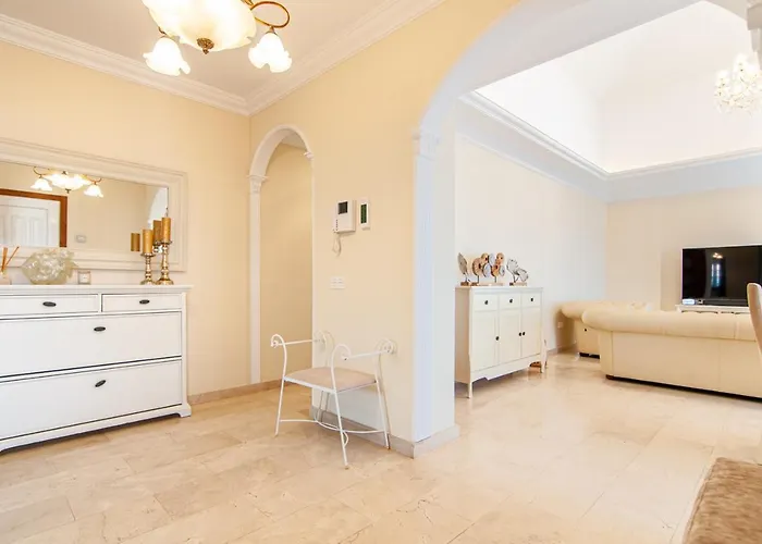 Villa Torriani With Heated Pool Ph11