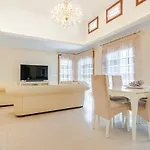 Villa Torriani With Heated Pool Ph11
